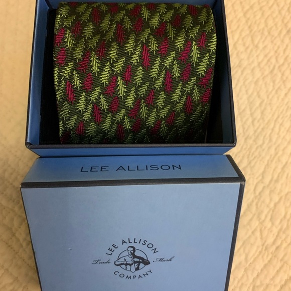 Holiday Lee Allison tie-tags on with box. - Picture 5 of 5